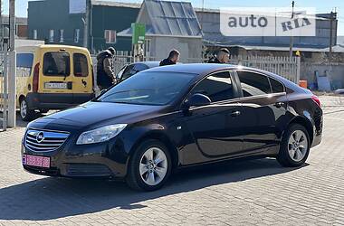 Седан Opel Insignia 2012 в Ровно