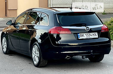 Универсал Opel Insignia 2009 в 