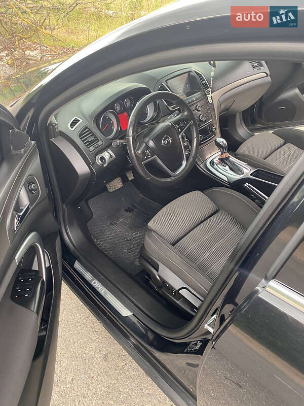 Седан Opel Insignia 2011 в Львові