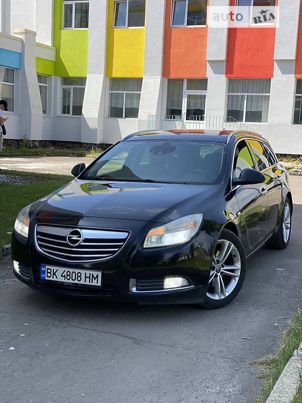 Универсал Opel Insignia 2011 в Костополе