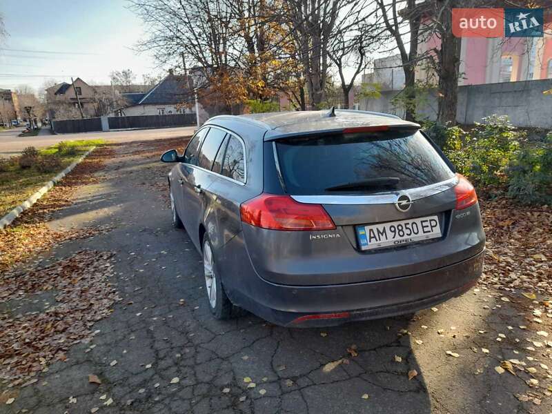Универсал Opel Insignia 2011 в Коростене