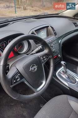 Универсал Opel Insignia 2013 в 