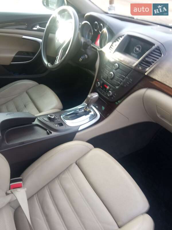 Универсал Opel Insignia 2011 в Вознесенске