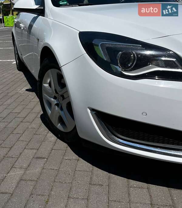 Универсал Opel Insignia 2015 в 