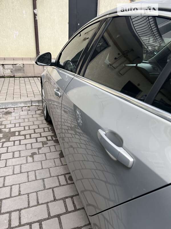 Ліфтбек Opel Insignia 2009 в Івано-Франківську