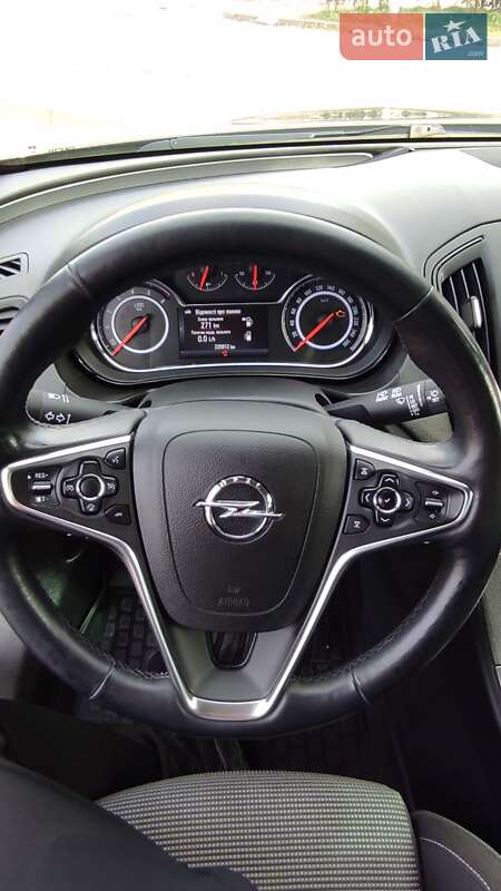 Універсал Opel Insignia 2015 в Івано-Франківську