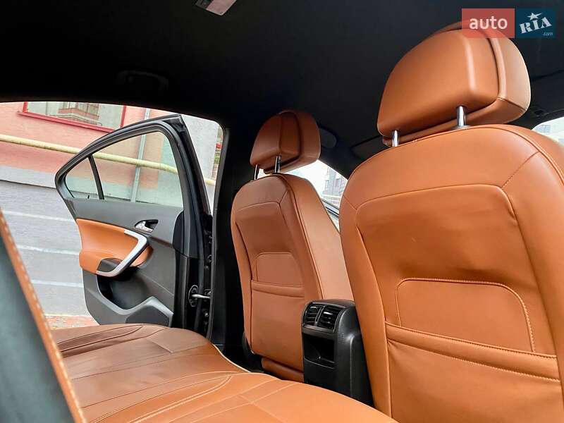 Ліфтбек Opel Insignia 2010 в Івано-Франківську