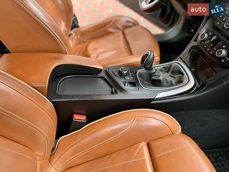 Ліфтбек Opel Insignia 2010 в Івано-Франківську