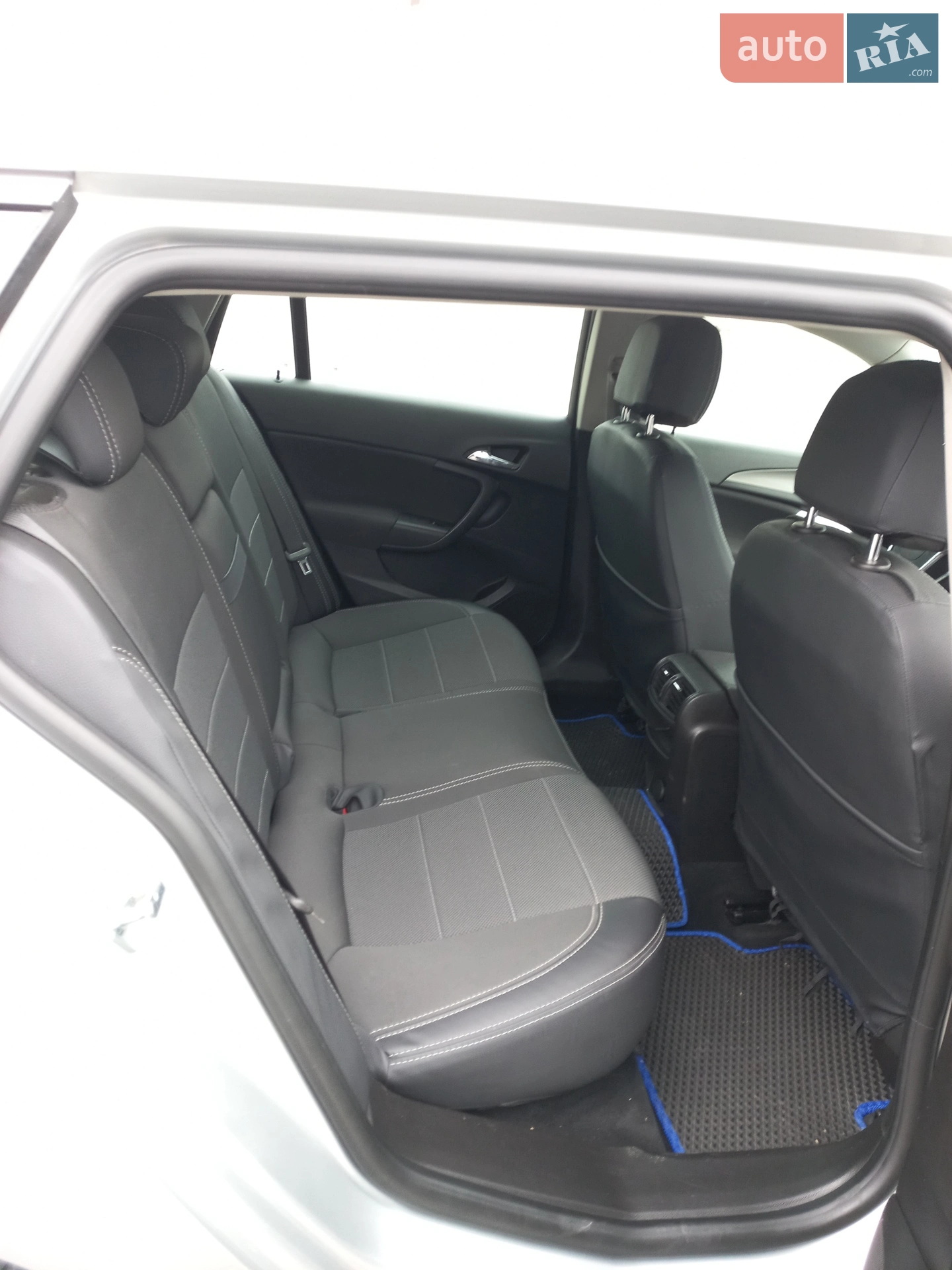 2011 Opel Insignia - мініатюра 15