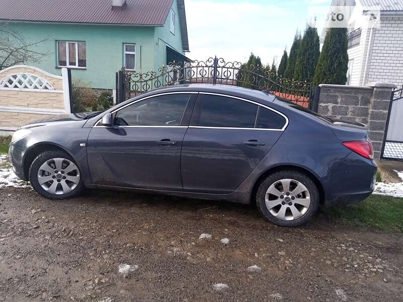 Седан Opel Insignia 2009 в Івано-Франківську