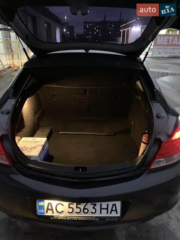 Лифтбек Opel Insignia 2011 в 
