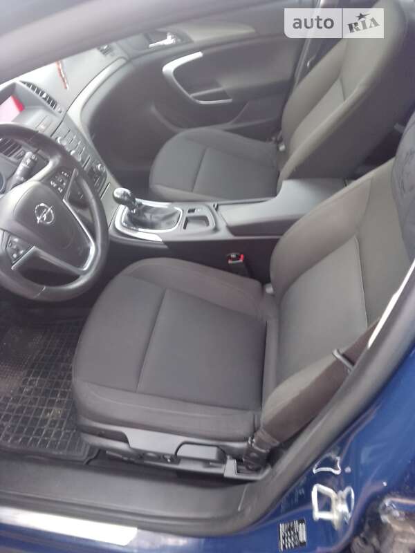 Универсал Opel Insignia 2013 в Староконстантинове