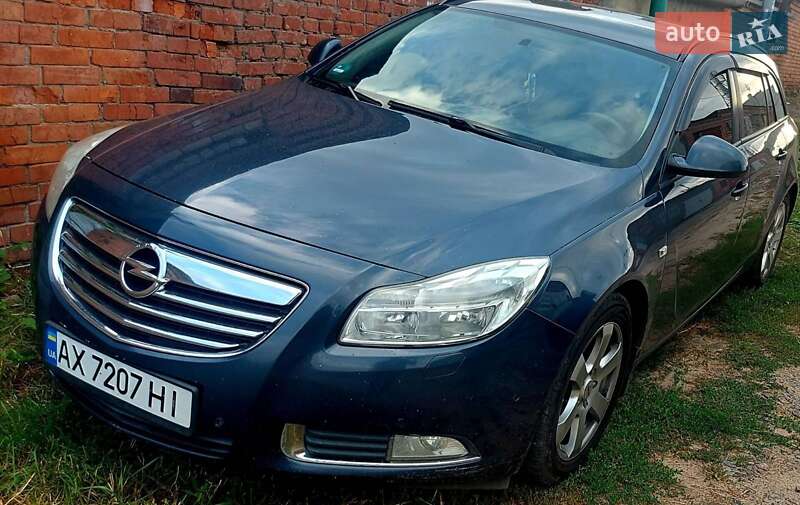 Универсал Opel Insignia 2010 в 