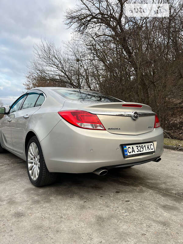 Седан Opel Insignia 2010 в Каневе