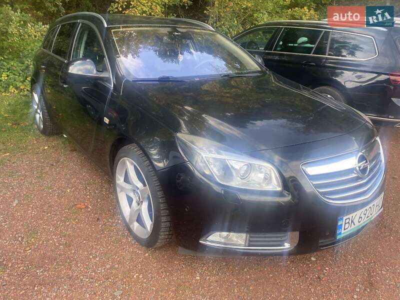 Универсал Opel Insignia 2010 в Ровно
