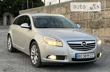 Универсал Opel Insignia 2012 в Зборове