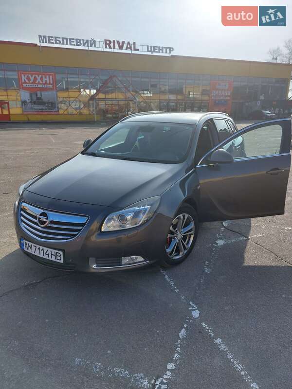 Універсал Opel Insignia 2010 в Житомирі