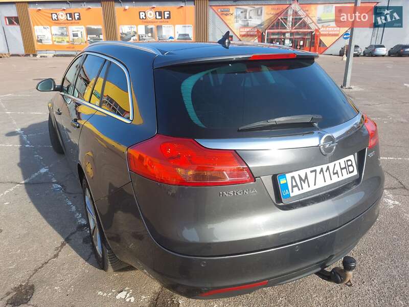Універсал Opel Insignia 2010 в Житомирі