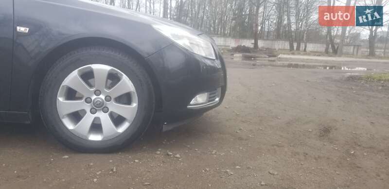 Универсал Opel Insignia 2011 в Новояворовске
