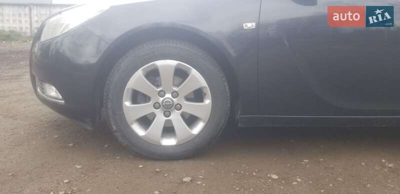 Универсал Opel Insignia 2011 в Новояворовске