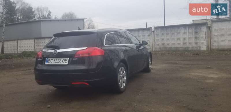 Универсал Opel Insignia 2011 в Новояворовске