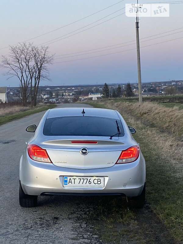 Седан Opel Insignia 2012 в Тлумаче