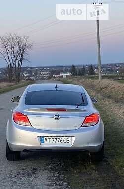 Седан Opel Insignia 2012 в Тлумаче