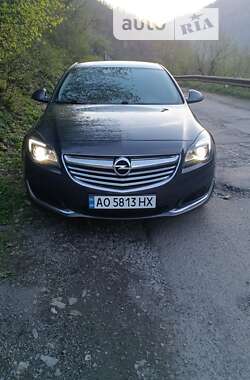 Седан Opel Insignia 2013 в Рахове