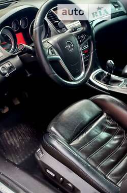 Универсал Opel Insignia 2010 в 