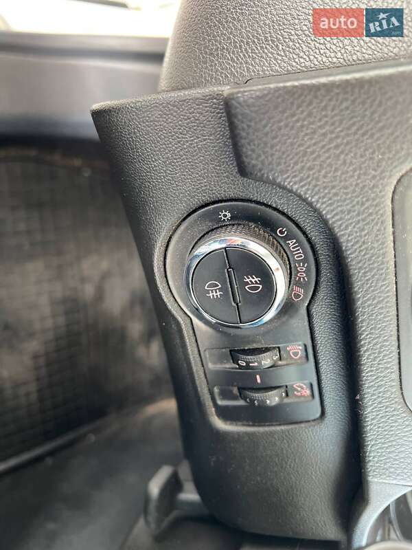Універсал Opel Insignia 2011 в Дніпрі