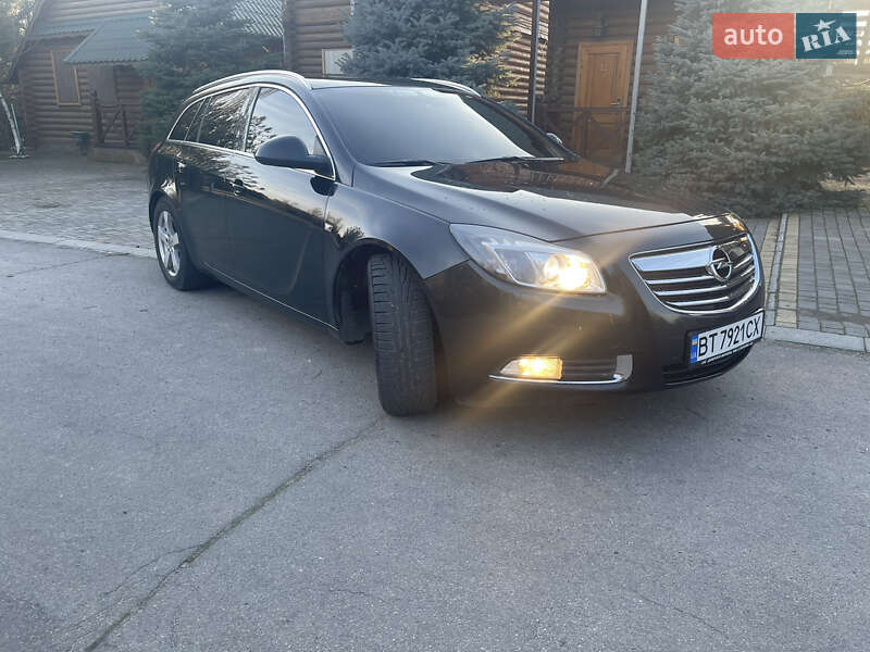 Універсал Opel Insignia 2011 в Херсоні
