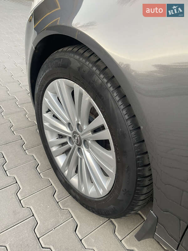 Седан Opel Insignia 2012 в Киеве