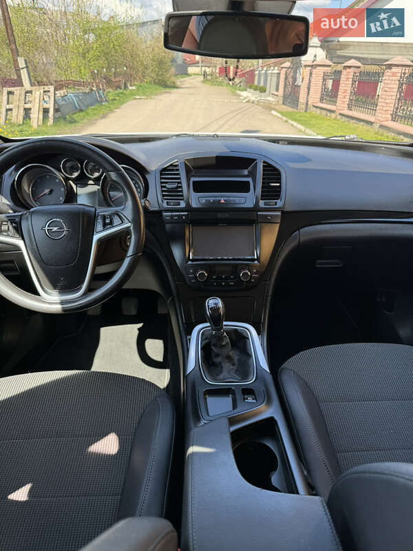 Седан Opel Insignia 2010 в Чернівцях