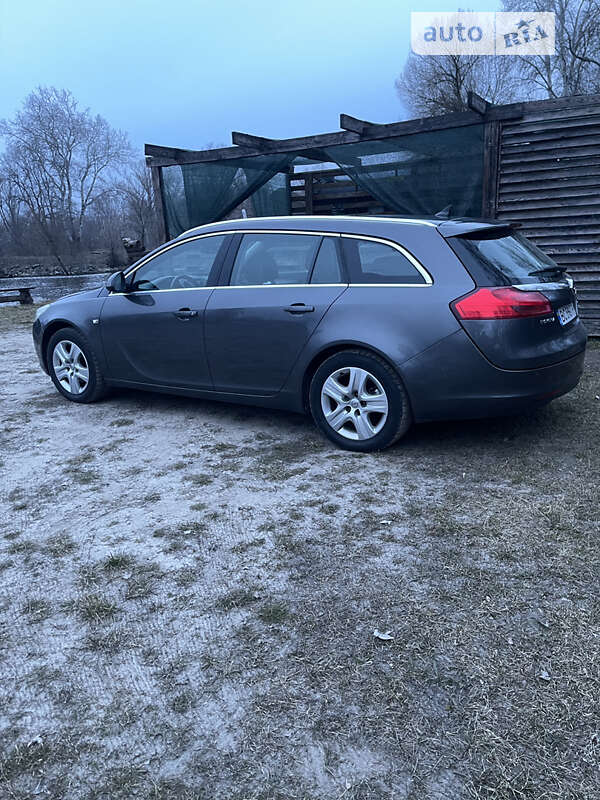 Универсал Opel Insignia 2010 в 