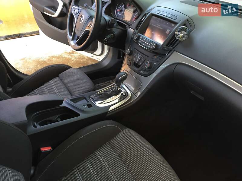 Універсал Opel Insignia 2016 в Золочеві