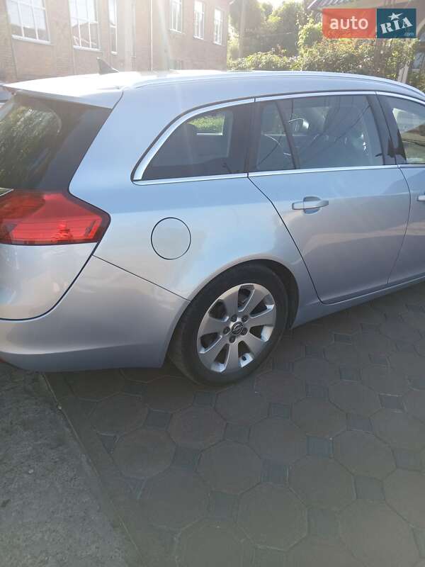 Универсал Opel Insignia 2012 в Раздельной