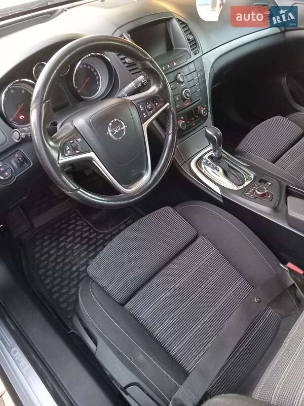 Универсал Opel Insignia 2012 в Раздельной