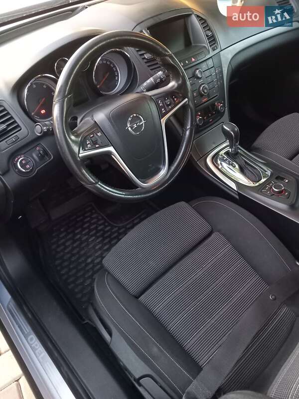 Универсал Opel Insignia 2012 в Раздельной