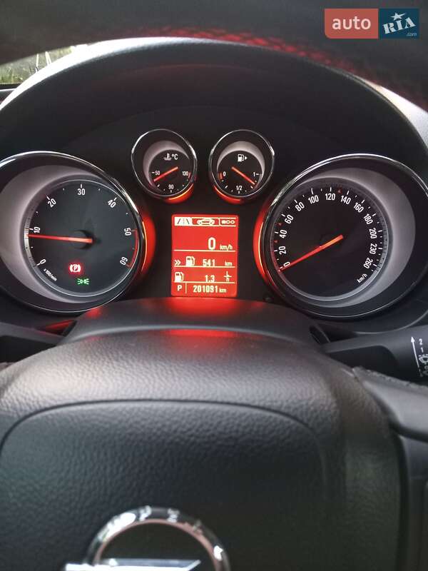 Универсал Opel Insignia 2012 в Раздельной