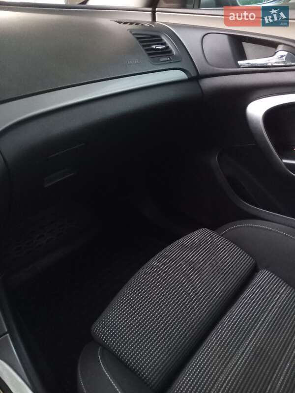 Универсал Opel Insignia 2012 в Раздельной