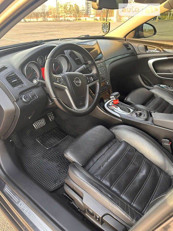 Універсал Opel Insignia 2011 в Запоріжжі