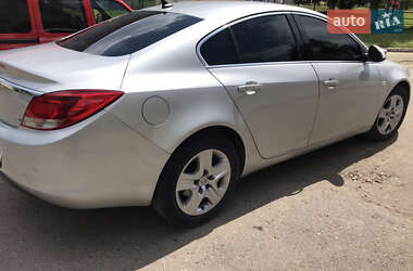 Седан Opel Insignia 2010 в Буську