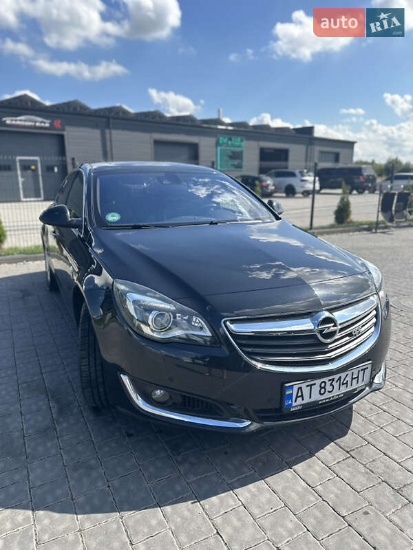 Седан Opel Insignia 2015 в Ивано-Франковске