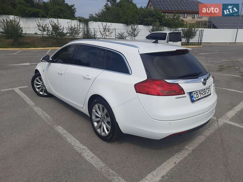 Універсал Opel Insignia 2013 в Ужгороді