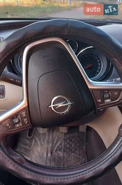 Седан Opel Insignia 2010 в 