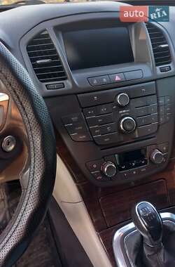 Седан Opel Insignia 2010 в 