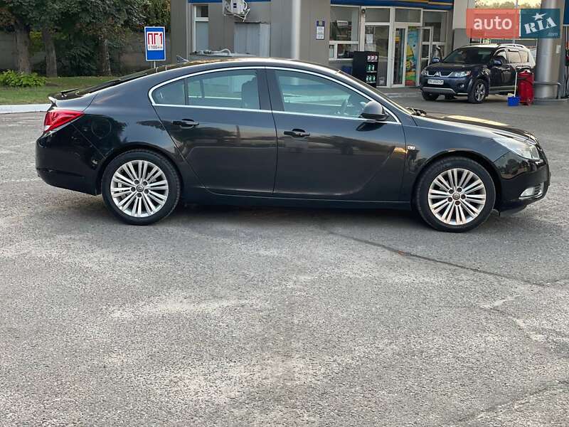 Седан Opel Insignia 2012 в Львове