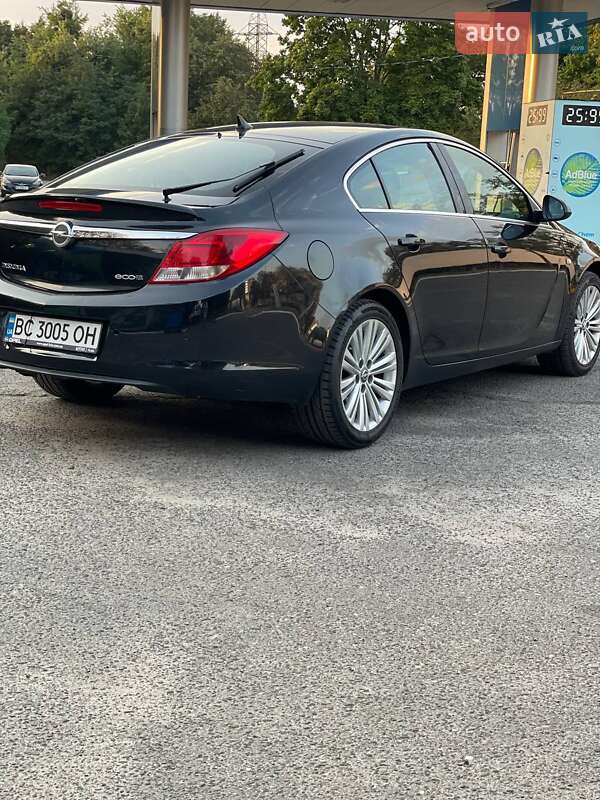 Седан Opel Insignia 2012 в Львове