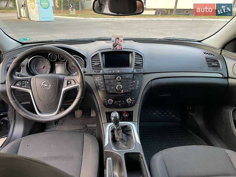 Седан Opel Insignia 2012 в Львове