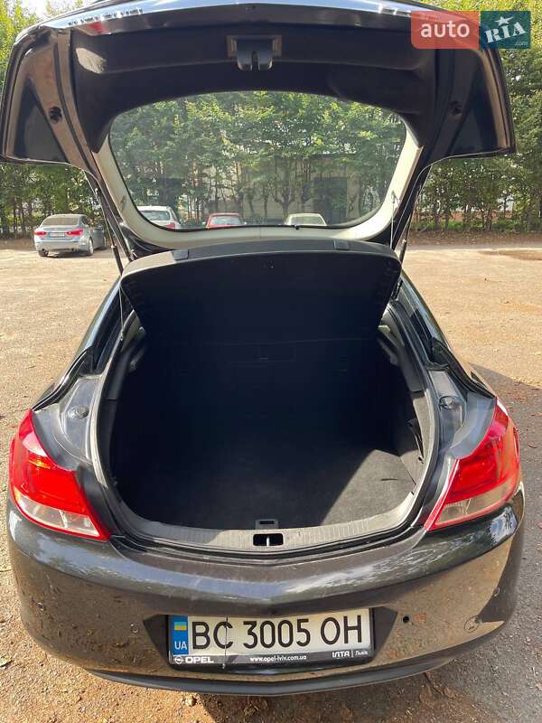 Седан Opel Insignia 2012 в Львове